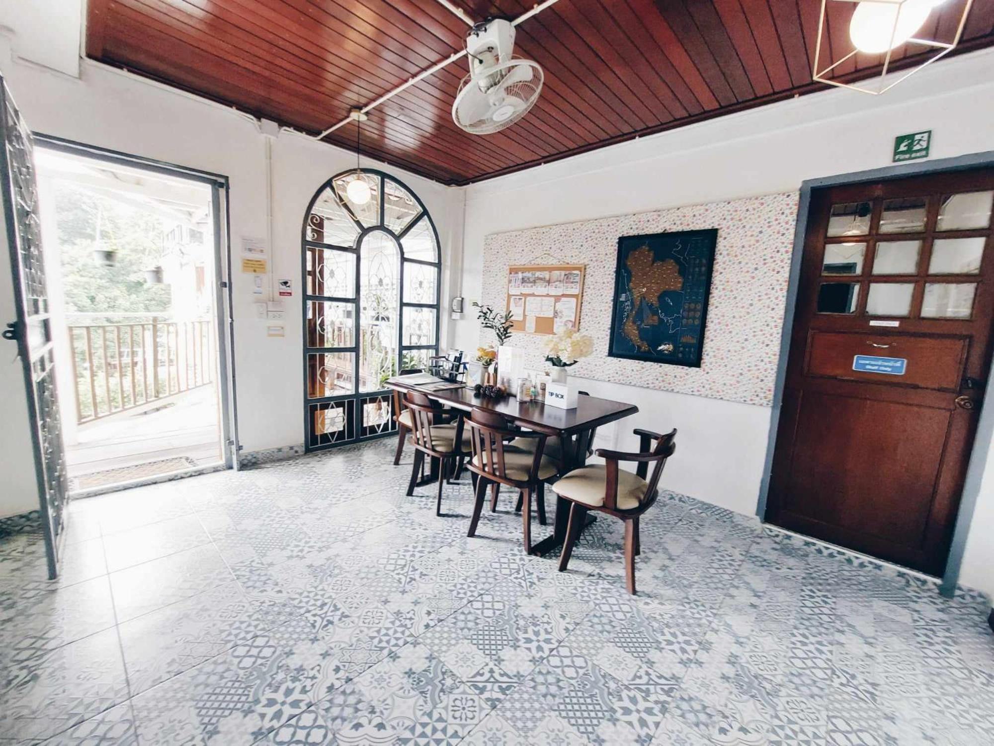 Hello Sunshine Hostel Phra Nakhon Si Ayutthaya Exterior foto